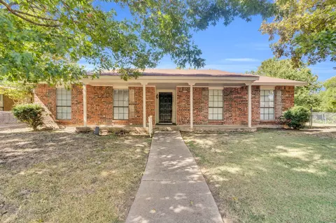 4622 Chalk Ct, Grand Prairie, TX 75052