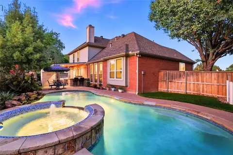 2700 Mimosa Ct, Bedford, TX 76021