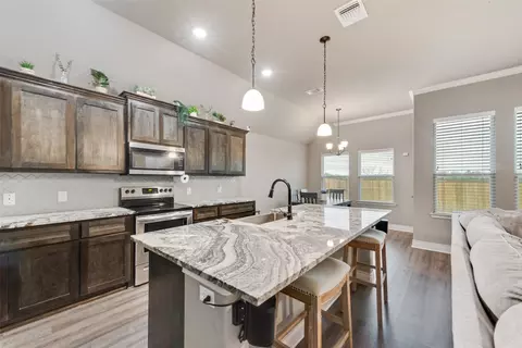107 Apache Dr, Greenville, TX 75402