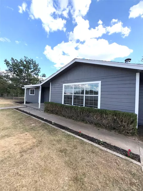 Exterior - 903 E Hall St, Bangs, TX 76823 photo 3 of 8