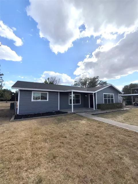 903 E Hall St, Bangs, TX 76823