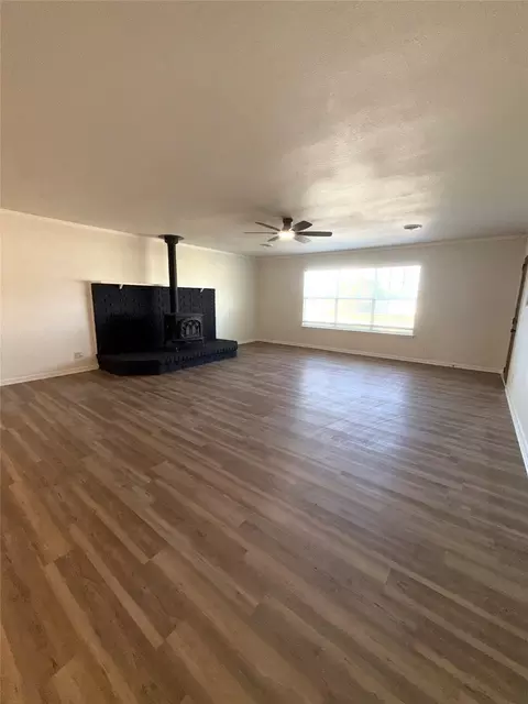 Living - 903 E Hall St, Bangs, TX 76823 photo 2 of 4
