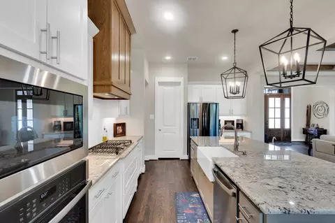 Kitchen - 811 San Saba E, Midlothian, TX 76065 photo 4 of 4