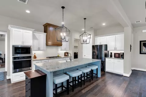 Kitchen - 811 San Saba E, Midlothian, TX 76065 photo 3 of 4