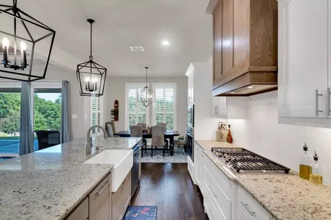 Kitchen - 811 San Saba E, Midlothian, TX 76065 photo 2 of 4
