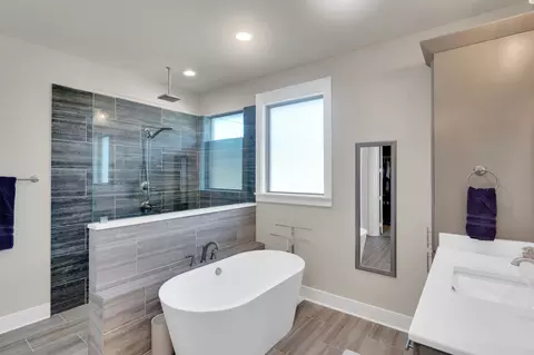 Bath - 811 San Saba E, Midlothian, TX 76065 photo 1 of 5