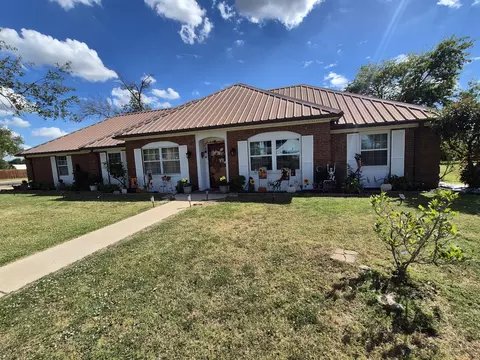 918 La Villeta St, Mexia, TX 76667