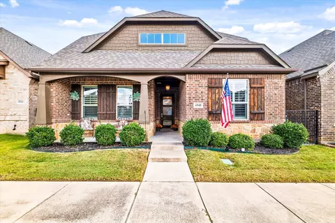 6940 Heather Ln, North Richland Hills, TX 76182