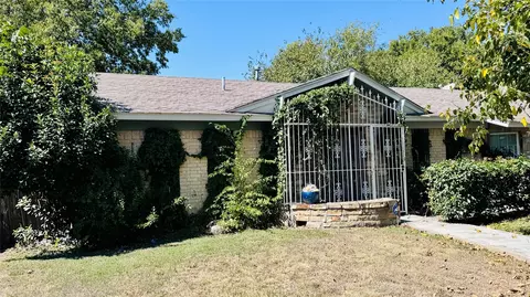 3808 Raphael St, Fort Worth, TX 76119