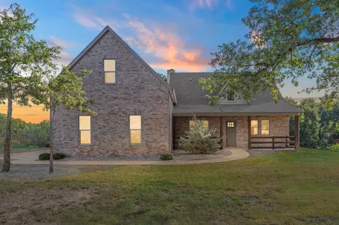516 Lydia Ln, Granbury, TX 76049