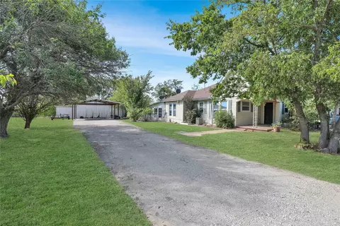 305 W Main St, Gunter, TX 75058
