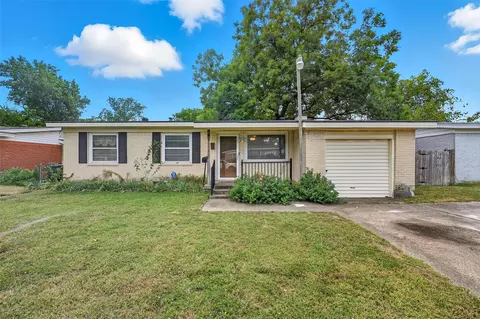 3130 Healey Dr, Dallas, TX 75228