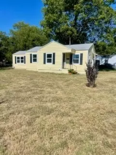 1451 Greenbrier Dr, River Oaks, TX 76114