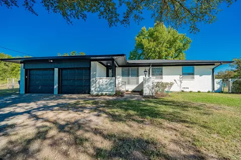 802 Division St, Greenville, TX 75401
