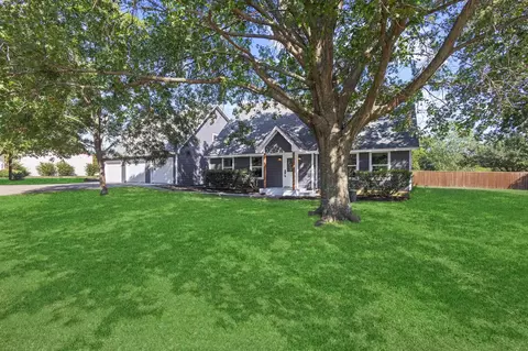 34 Cambridge Dr, Pottsboro, TX 75076