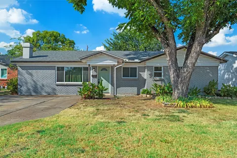 828 Russell Rd, Everman, TX 76140