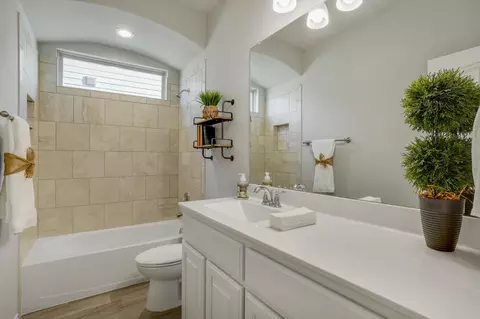 Bath - 821 Meadows Dr, Argyle, TX 76226 photo 1 of 4