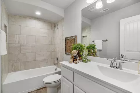 Bath - 821 Meadows Dr, Argyle, TX 76226 photo 4 of 4