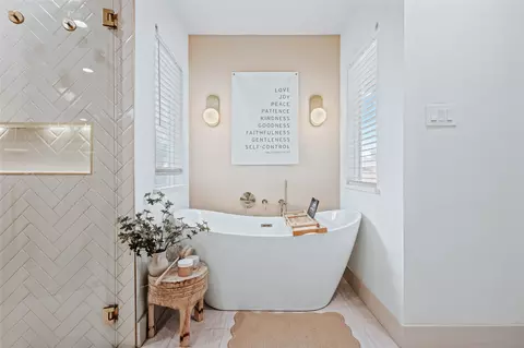 Bath - 807 E Spring Valley Rd, Richardson, TX 75081 photo 4 of 5