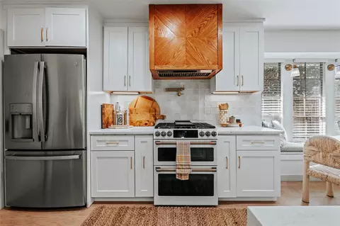 Kitchen - 807 E Spring Valley Rd, Richardson, TX 75081 photo 4 of 5