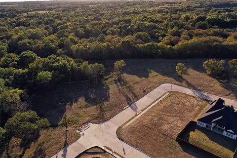 2806 Spring Lake Dr, Sherman, TX 75092