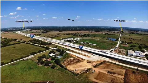 1131 Old Denton Rd, Gainesville, TX 76240