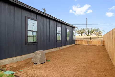 1004 E Highland, Comanche, TX 76442 photo 3