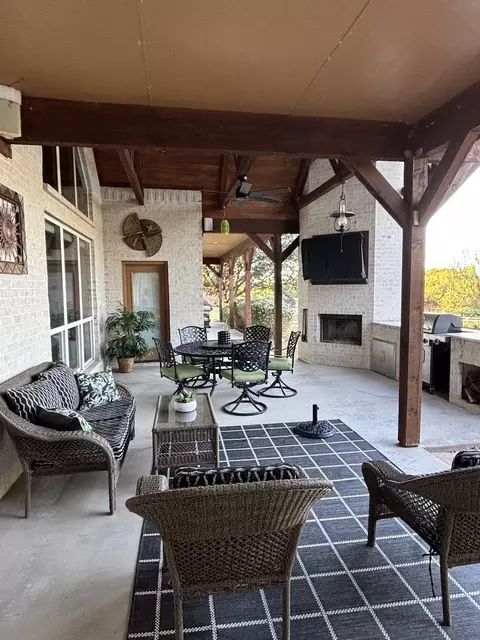 Exterior - 2245 Nottaway Dr, Cleburne, TX 76033 photo 5 of 8
