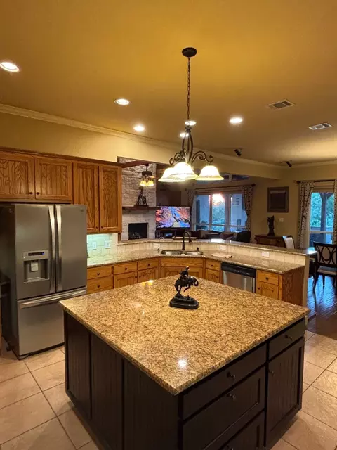 Kitchen - 2245 Nottaway Dr, Cleburne, TX 76033 photo 2 of 3