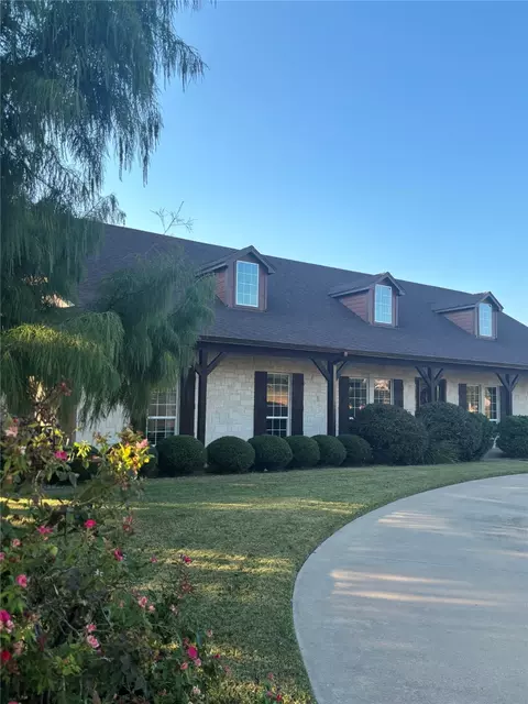 2245 Nottaway Dr, Cleburne, TX 76033