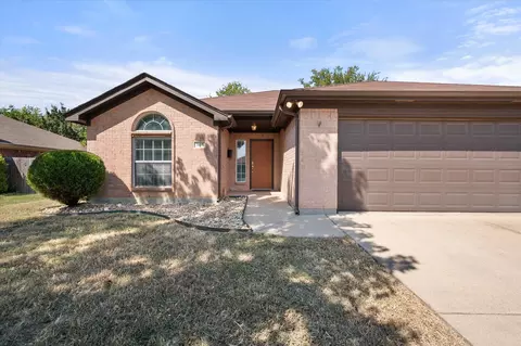 566 Tanglewood Dr, Burleson, TX 76028