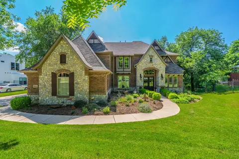 1811 Magic Valley Ln, Cedar Hill, TX 75104