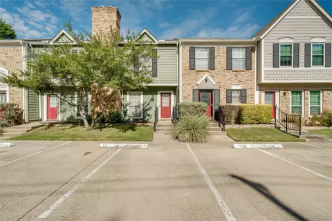111 Churchill Ln, Euless, TX 76039