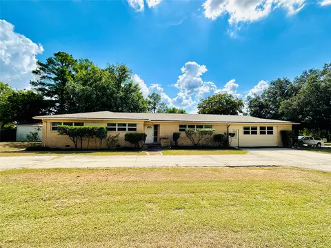 125 W Cypress St, Cross Plains, TX 76443