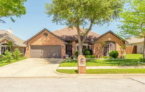 5801 Oak Hill Rd, Watauga, TX 76148