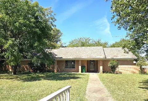 202 Roaring Springs Dr, Joshua, TX 76058