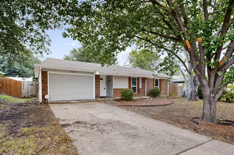 5717 Macrae St, Haltom City, TX 76148