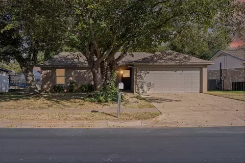 316 Matthew Dr, Crowley, TX 76036