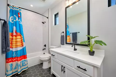 Bath - 2146 Sicily Ln, Haslet, TX 76052 photo 6 of 6