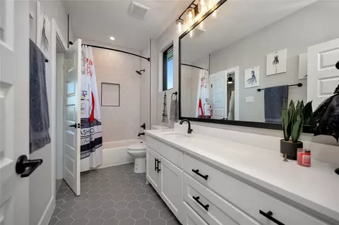 Bath - 2146 Sicily Ln, Haslet, TX 76052 photo 5 of 6