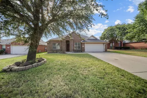 1303 Maple Terrace Dr, Mansfield, TX 76063
