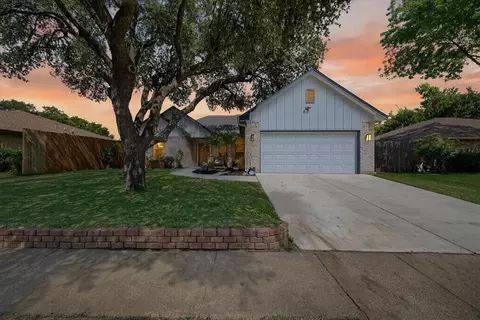 2021 Cedar Grove Ln, Bedford, TX 76021
