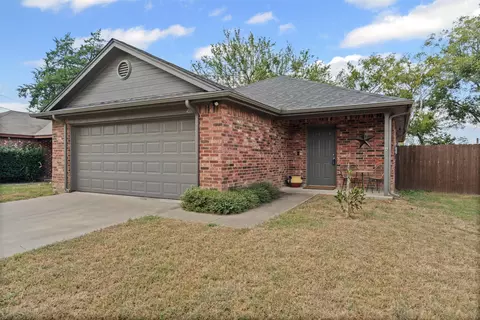409 Grayson Ct, Joshua, TX 76058