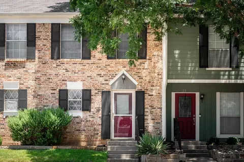 20 Abbey Rd, Euless, TX 76039