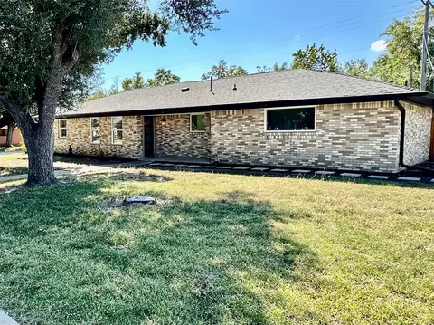310 E 6th St, Kaufman, TX 75142