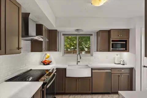 Kitchen - 1225 Devonshire Ln, Mesquite, TX 75150 photo 2 of 3