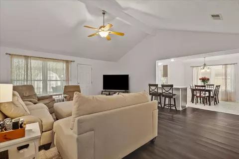 Entry Way - 1225 Devonshire Ln, Mesquite, TX 75150 photo 2 of 2