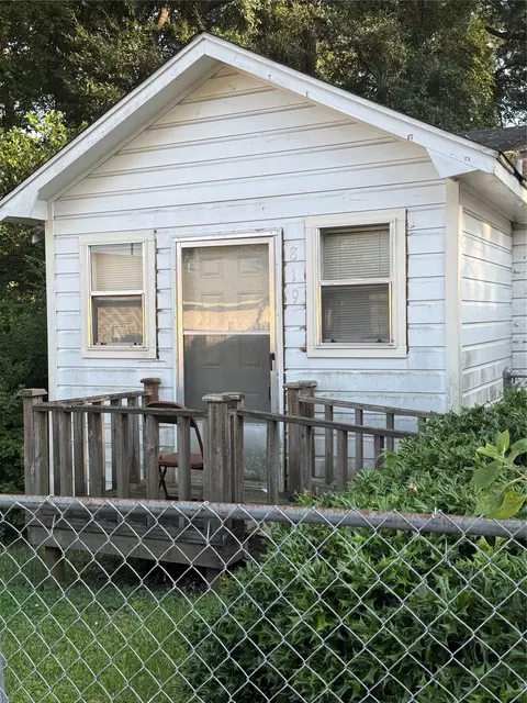 819 Mignon St, Minden, LA 71055 photo 2