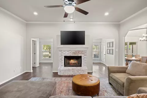 2250 Whispering Hills Dr, Midlothian, TX 76065