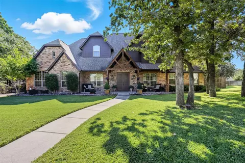 1304 Crows Nest Ct, Azle, TX 76020